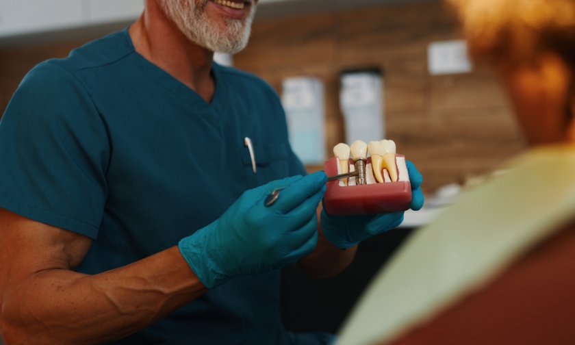 dental implants prevent the collapsed look